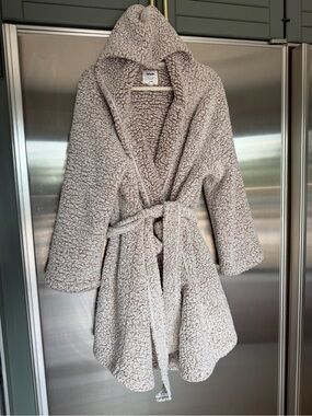 Aerie Hooded Sherpa Robe in Light Taupe